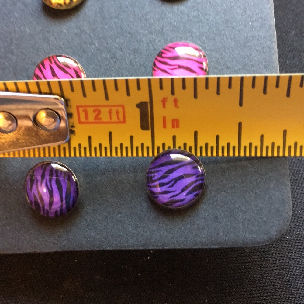 3 Pairs of Stud Earrings - Picture 7 of 7
